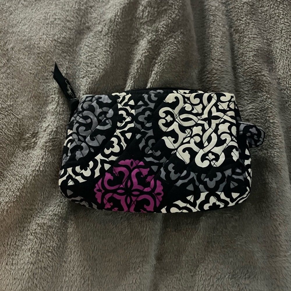 Vera Bradley pouch (black,white,grey,purple)